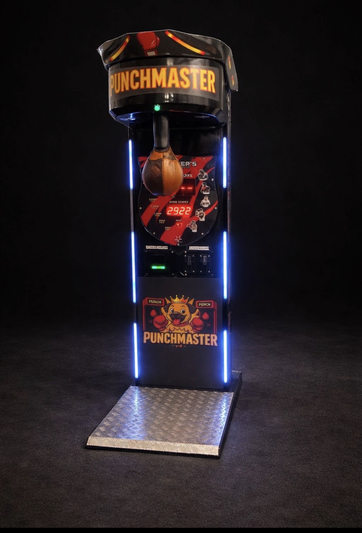 Unser Punchmaster Boxautomat mit leuchtenden LEDs, Boxbirne und Münz- und Scheinannahme
